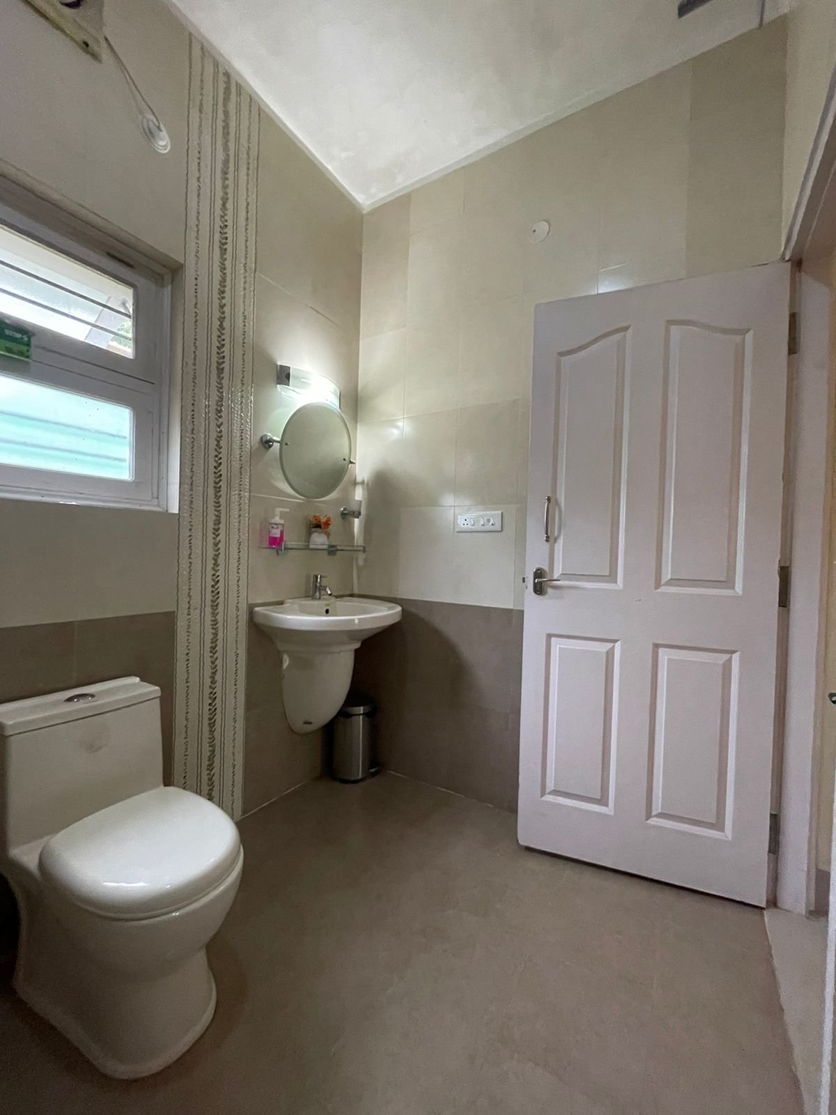 WhatsApp Image 2025-09-09 at 13.26.08 (1)